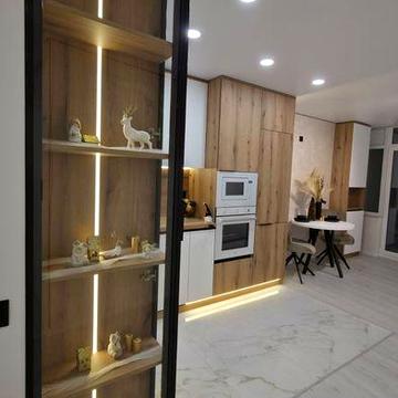 Продаж 2 кімнатної квартири з кухнею-вітальнею на Бамі