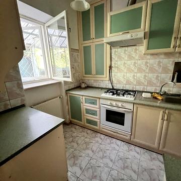 Снопківська вул., 13