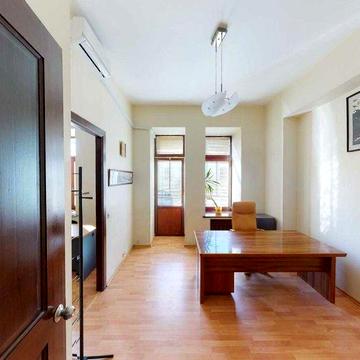 Продаж квартири 133 м2 з офісним ремонтом на Саксаганського 58 (ЦЕНТР)