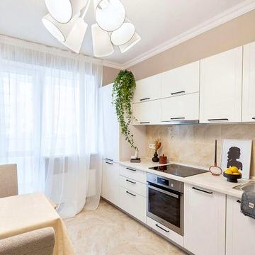 Здається в оренду велика трикімнатна квартира біля центру