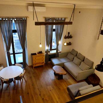 Дворівнева квартира в історічному центрі Олександрівський пр-т, Книжка