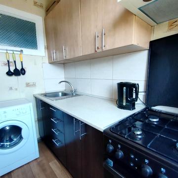 Йорданська вул. (Лайоша Гавро), 4