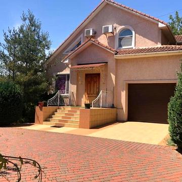 Будинок у Совиньоні 1 з червоної цегли на 14 сотках землі.