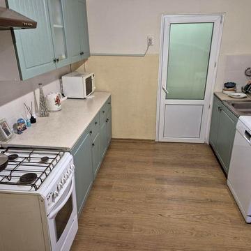 Продаж 3 кімнатной квартири тихому центрі з ділянкою.