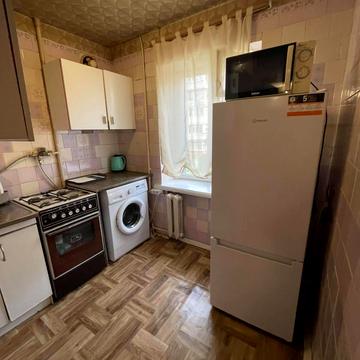 Тролейбусна вул., 21