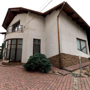 Ігоря Сікорського вул., 20