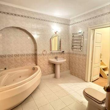 Продам 4 комнатную квартиру. Екатериненская. Греческая. Центр