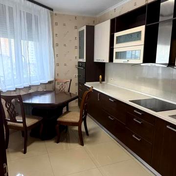 Бориса Гмирі вул., 6