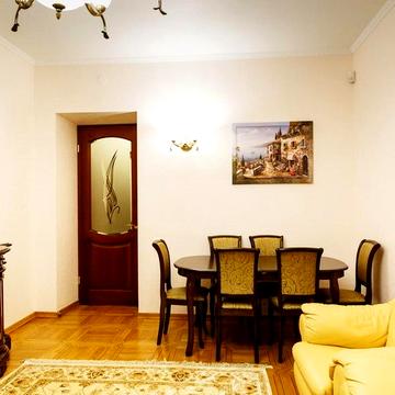 Інститутська вул., 16