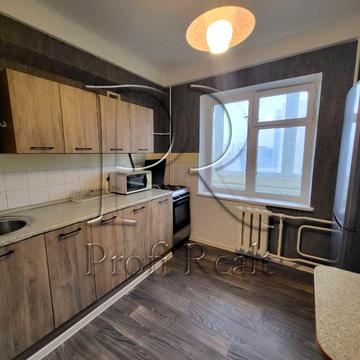 Миколи Міхновського бульв. (Дружби народів), 3