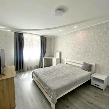 Яблунева вул., 11