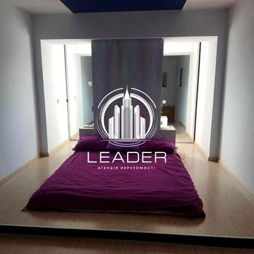 Миколи Бажана просп., 36