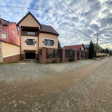 Продається  будинок 180 м² в елітному районі Берегова, вул. Виноградна