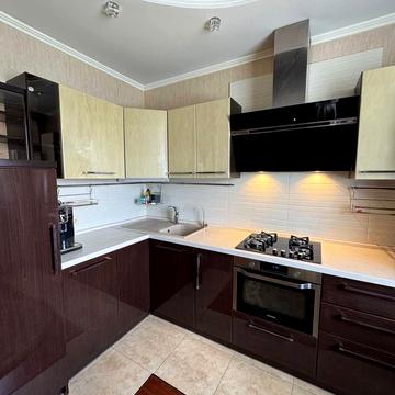 Олександрівська вул., 16