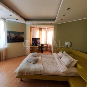 Микільсько-Ботанічна вул., 2/14