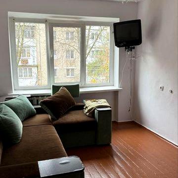 Продається двухкімнатна (кишинівський проект) 3/5 вул.Сандуляка