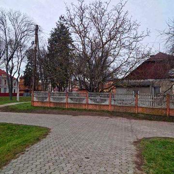 квартира на землі у самому центрі міста