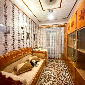 Продам велику 3-кімнатну квартиру "сталінку"!