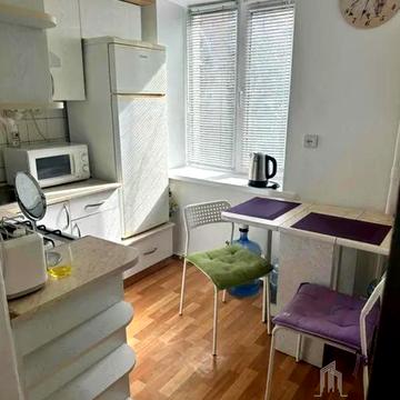 Лабораторна вул., 8