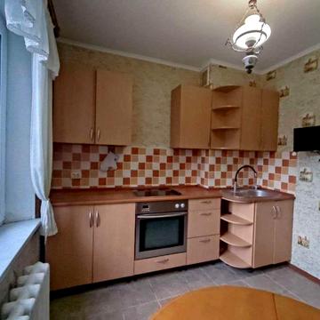 Оренда 3 кімнатної  квартири Добровольського проспект.