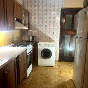 Продам 3-кімнатну квартиру на вул. Різдвяна.