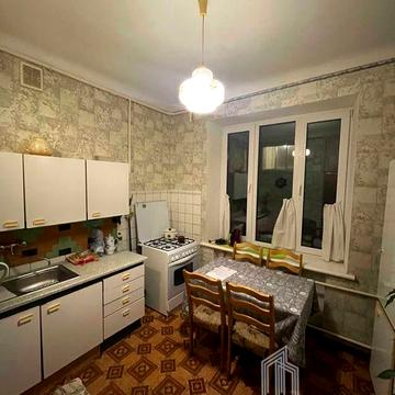 Продаж 2к Сталінка проспект Науки 42/1 метро Голосіївська Деміївська