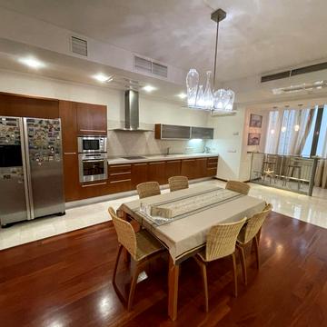 Кропивницького вул., 10