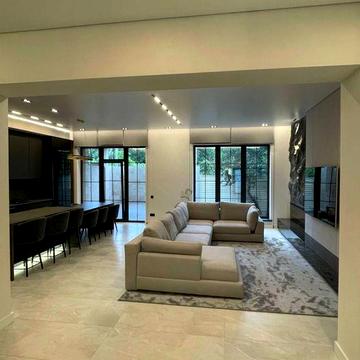 Современный стильный дом на Чубаевке (пл. Толбухина)