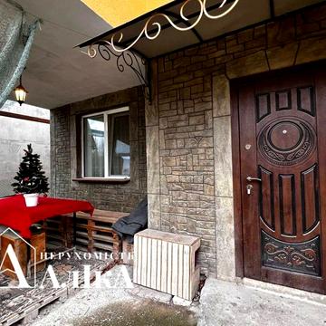 В продажі частина будинку