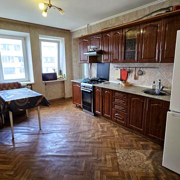 Печенізька вул., 16