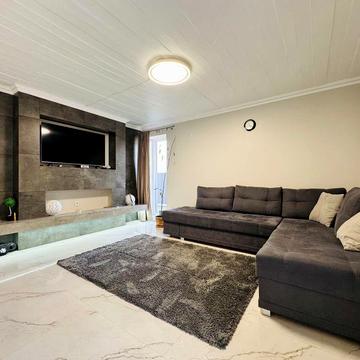 Котедж з Євроремонтом, Гаражем та задній Дворик -  Мальованка