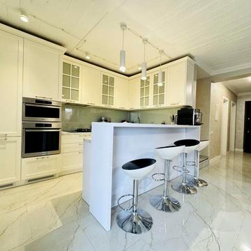 Котедж з Євроремонтом, Гаражем та задній Дворик - Мальованка