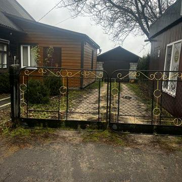 Продаж половини будинку