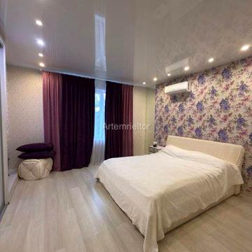 В продаже дом Чубаевка 4 сотки 200м2 задний двор/беседка/гараж