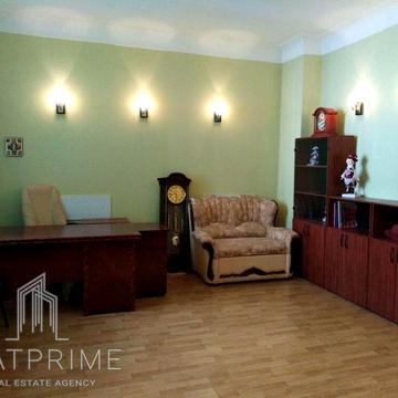 Оболонська вул., 39