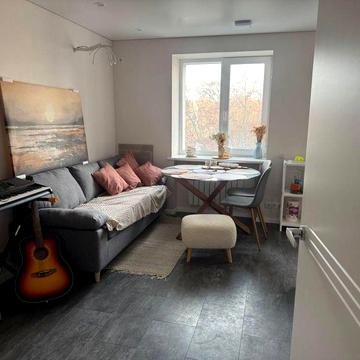 Продам 2 комнатную квартиру Науки 64