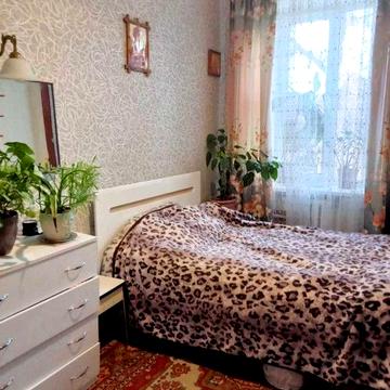 Продам в центре города  2 комнатную квартиру 42 кв.м на среднем этаже