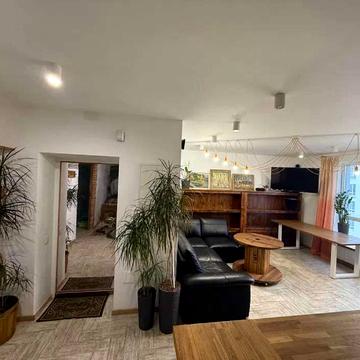 Освіти вул., 17