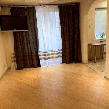 Продається квартира 2 кімнатна Комунальний ринок.