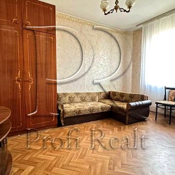 Квітнева вул., 15