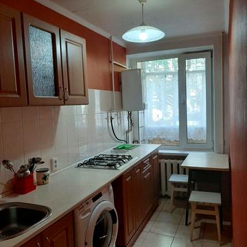 Златопільська вул., 3