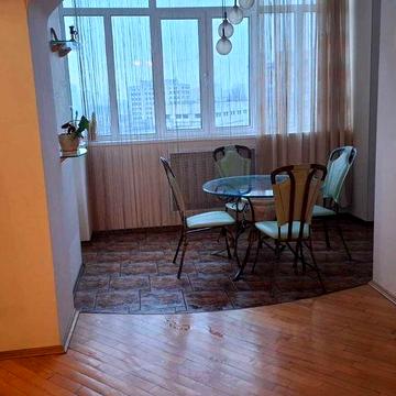 3к. КПІ, метро Політехнічний інститут поряд, Боткіна вул.4