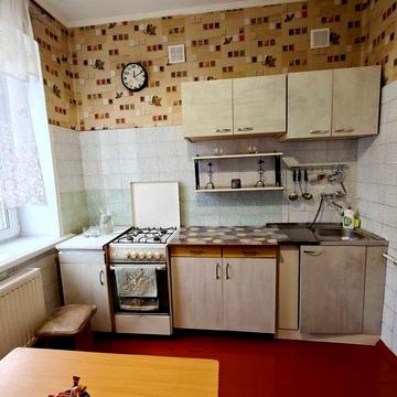 Продається простора 3-кімнатна квартира в Центрі міста!