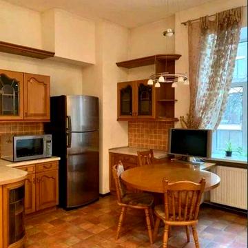 Задам 4-х кімнатну квартиру Воскресенська  Старокозацька Центер