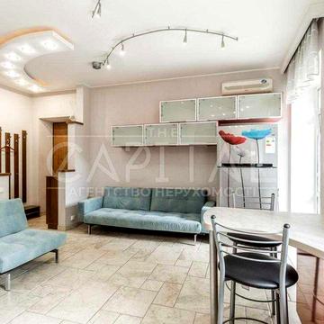 Оренда 2к квартири в історичному будинку ул. Прорізна, 3