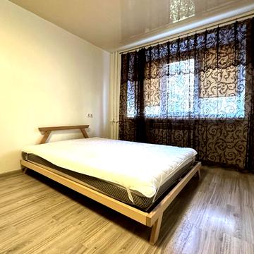 Юрківська вул., 18