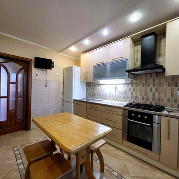 Продається чудова 3 кімната квартира на Лялі Ратушні.