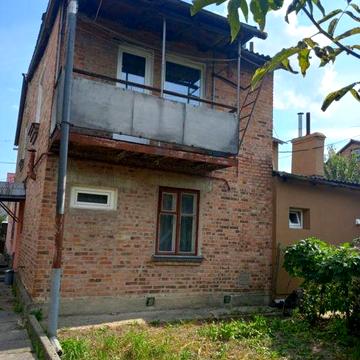 Продам частину 2поверхового будинку з 3 -х кімнат або обміняю на 1кі ЖК Приватний сектор