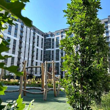 2-кімнатна поруч міського озера та парку!