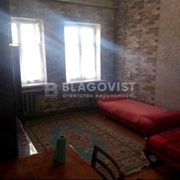 Продається 3 кімнатна квартира в сталінці.